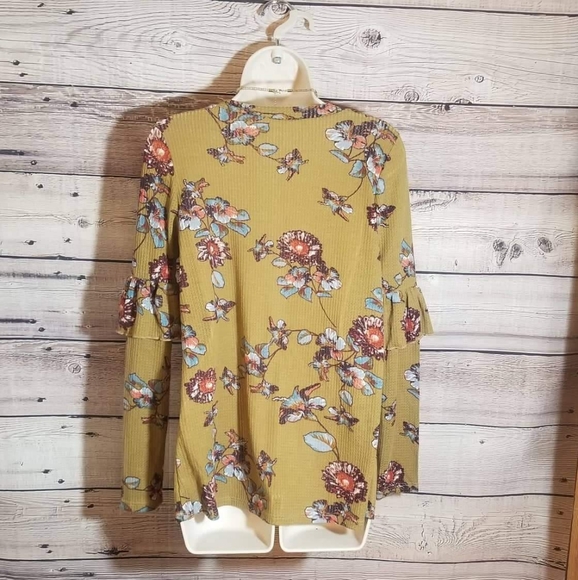 (SOLD ON MERC) NWOT.  veveret waffle floral top - Picture 5 of 5